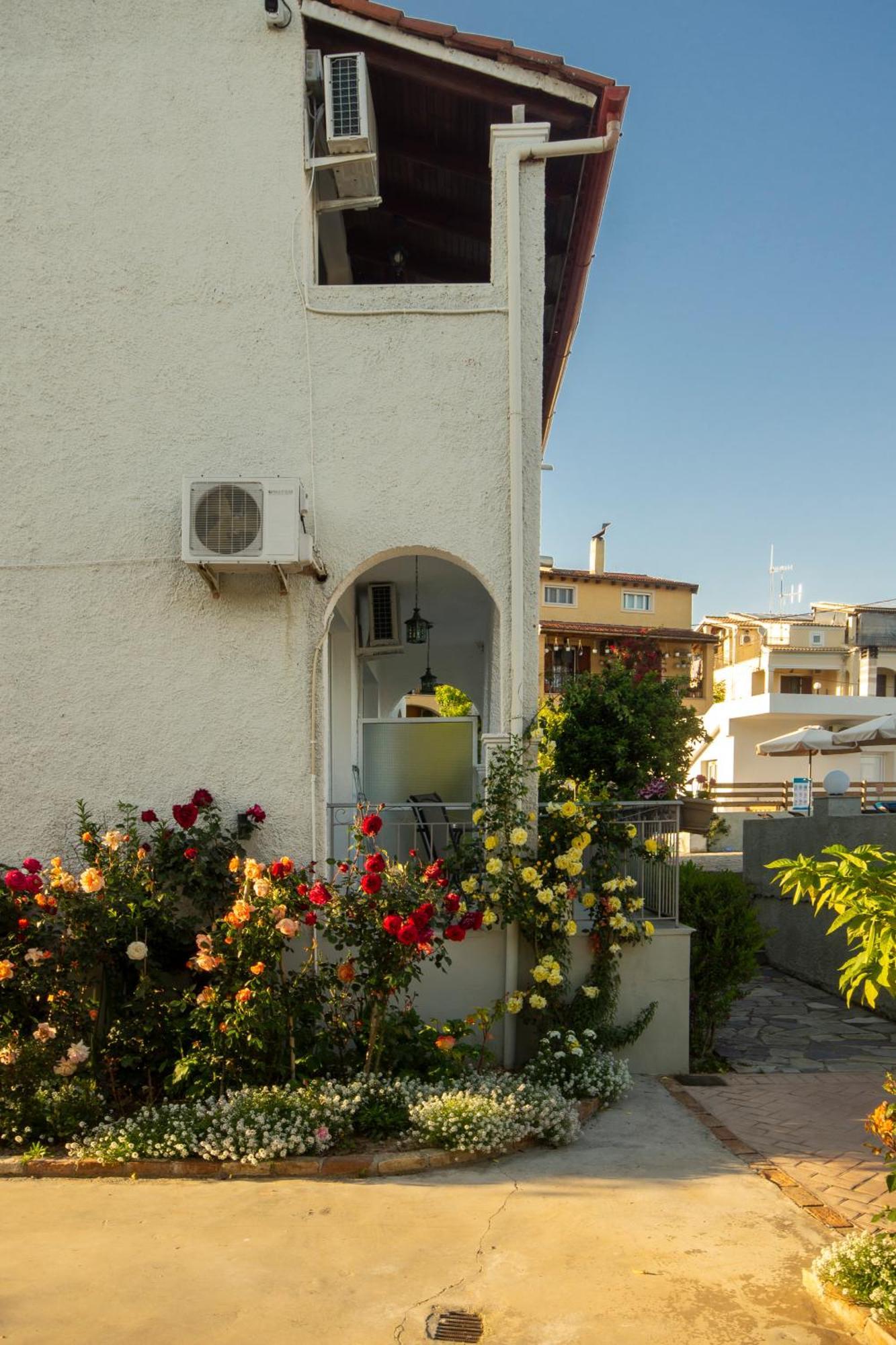 The Flower Garden Ipsos Exterior foto