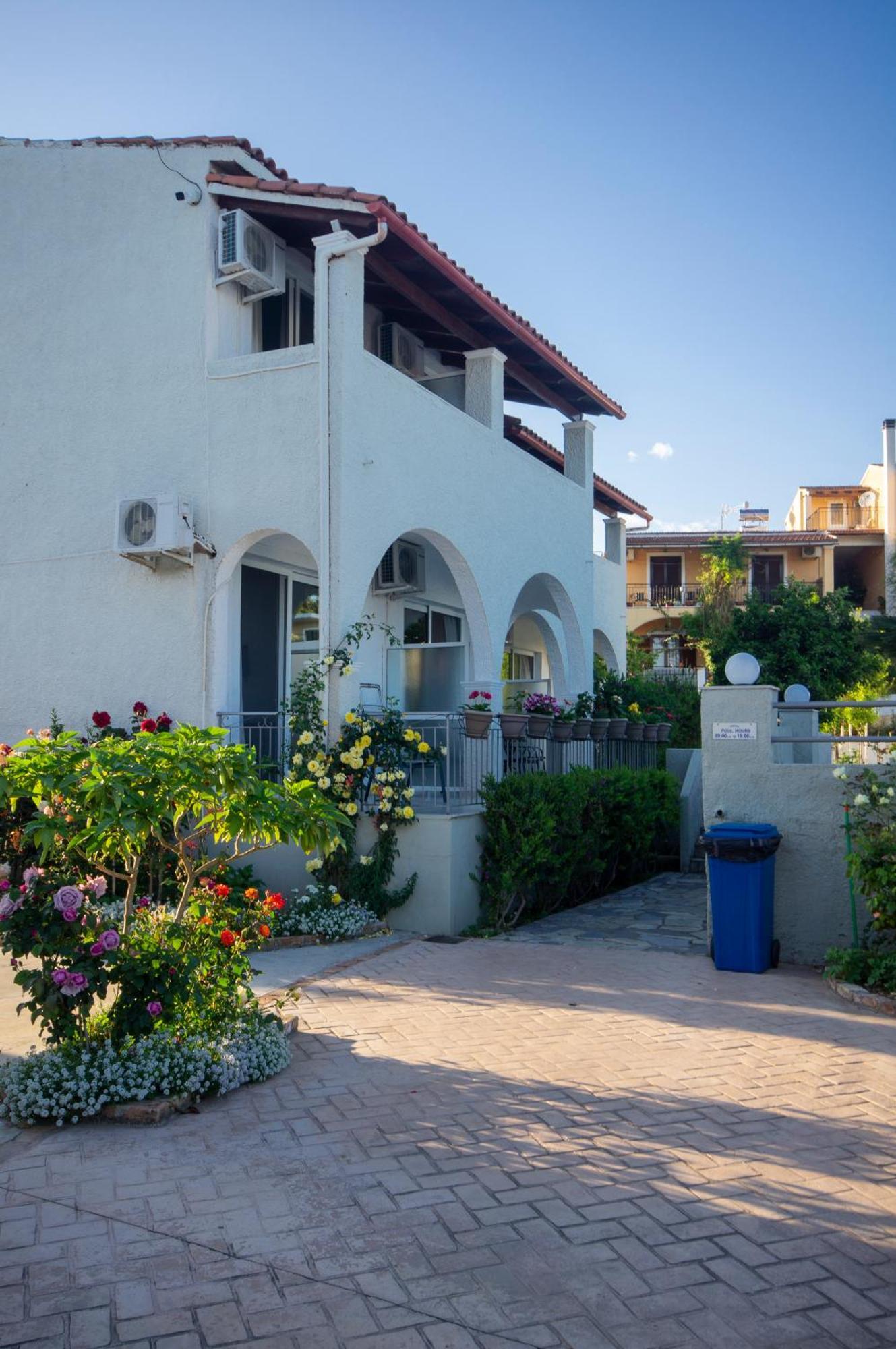 The Flower Garden Ipsos Exterior foto